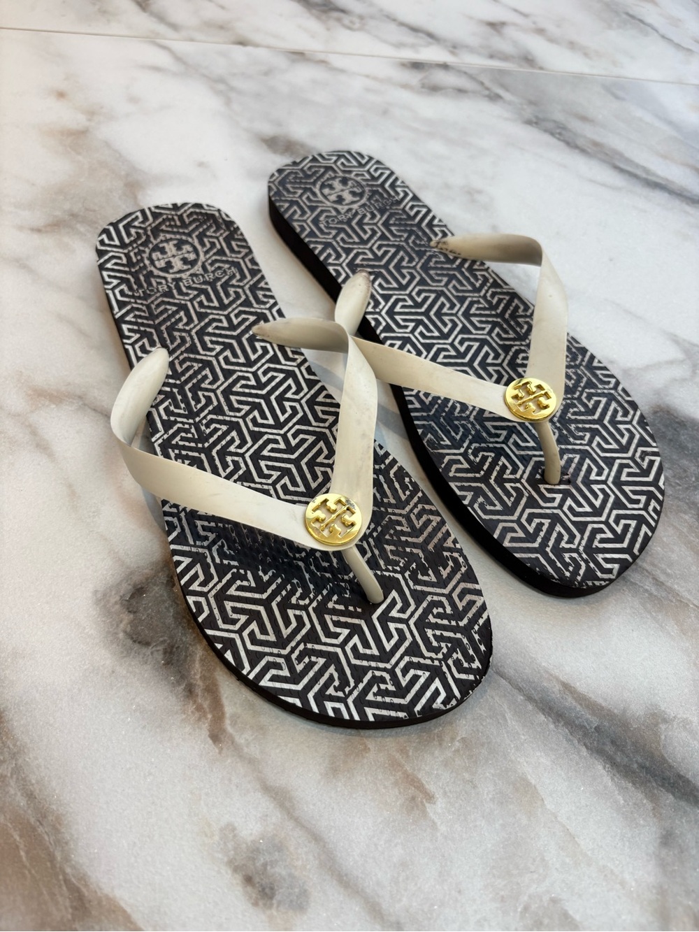 Tory Burch Flip Flops | Size 9 | Cream Strap Logo Sandals | Resort & Beach Style